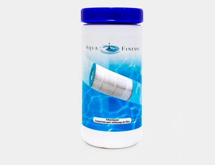 Nettoyez le filtre de la piscine en profondeur avec les pastilles  effervescentes Clean Filter Tab d'Impact