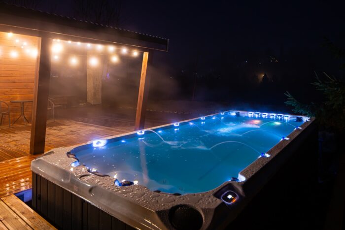 Spa de nage Fitness 2 , promotion avec pompe à chaleur et couverture souple isothermique disponible