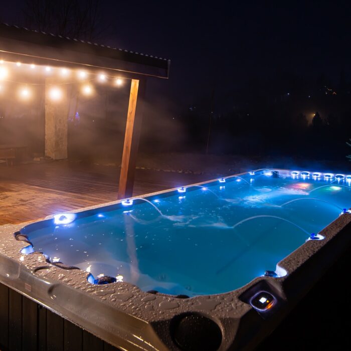Spa de nage Fitness 2 , promotion avec pompe à chaleur et couverture souple isothermique disponible